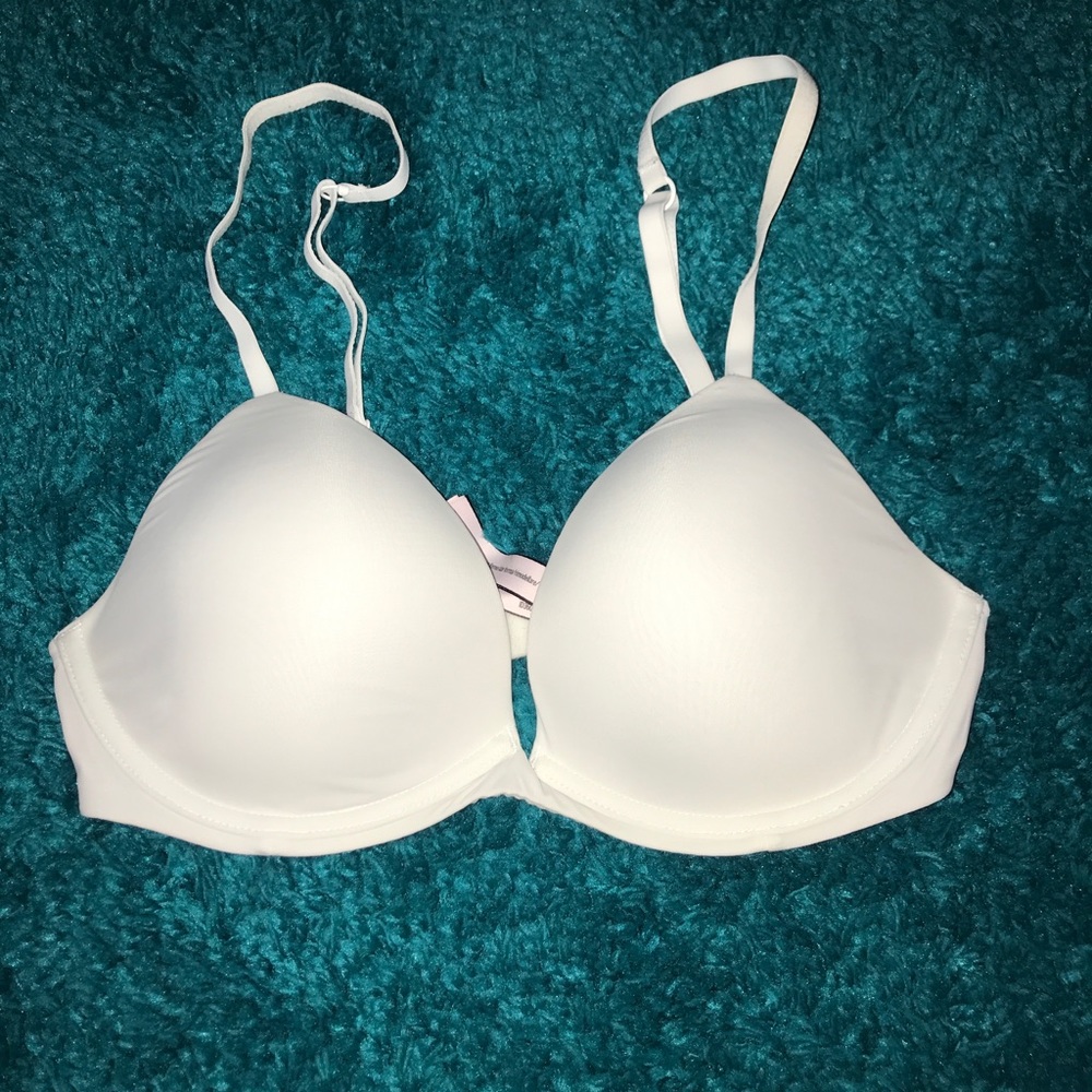 Lightly lined plunge bra